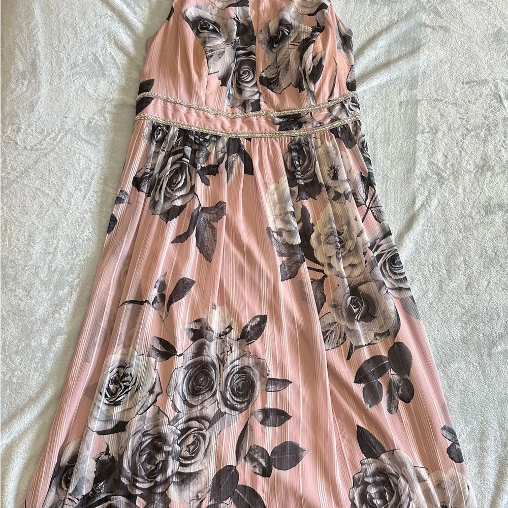 Elegant Floral Formal Floor Length Dress - Size 18- Prom